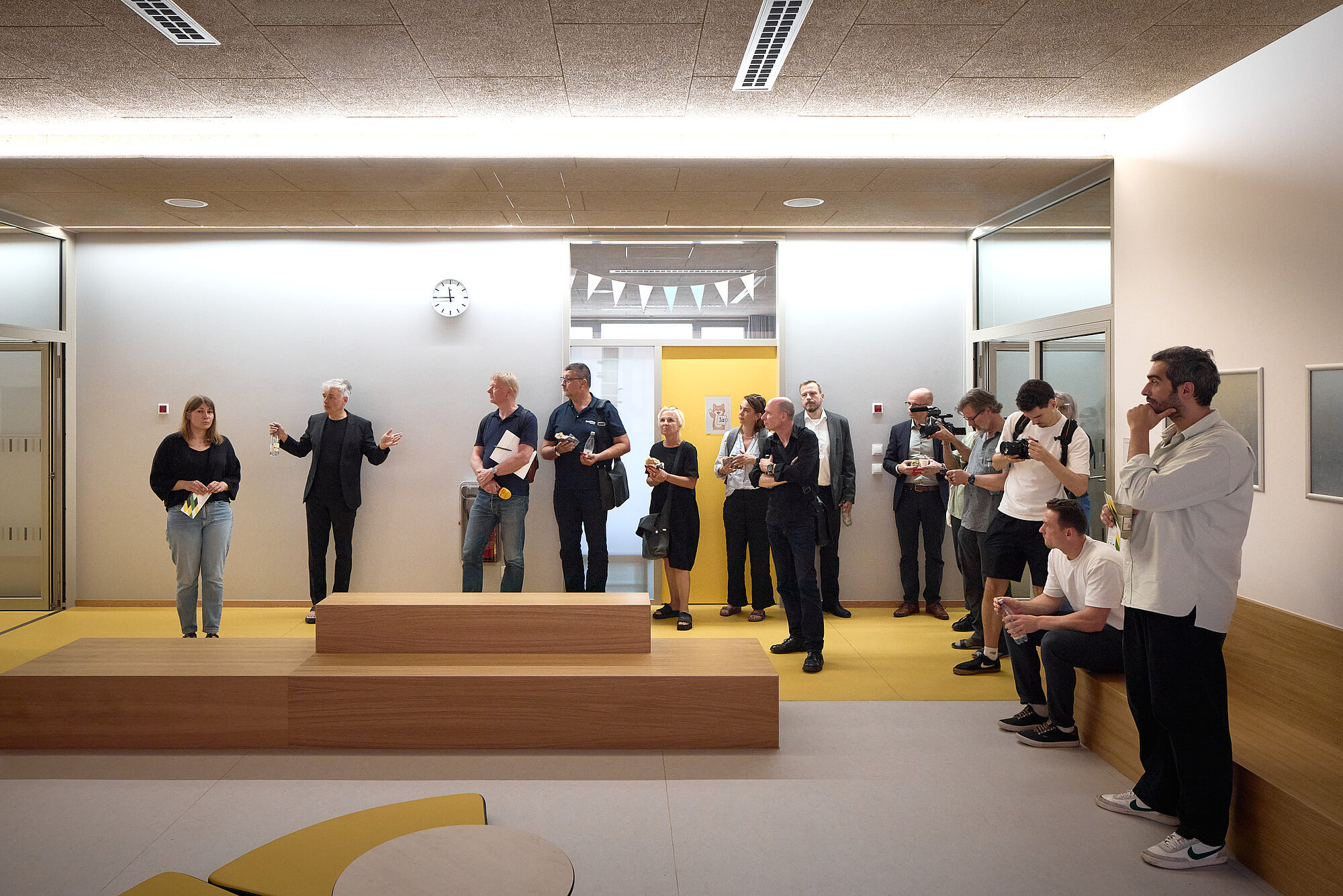 Auftaktveranstaltung in der Grundschule Großzschocher mit der Architektenkammer Sachsen, der Stadt Leipzig, WOLTERECK FITZNER Architekten und GFSL gruen fuer stadt + leben landschaftsarchitektur sowie dem für die Kunst am Bau verantwortlichen Künstler Philipp Fritzsche.