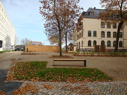 Innenhof mit Strukturelementen 