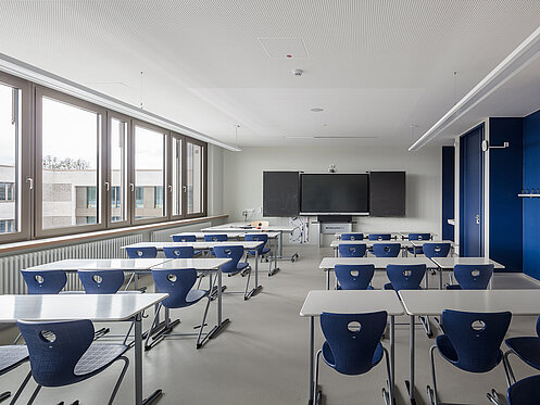 Gymnasium in Dresden-Klotzsche (Foto: © Till Schuster)
