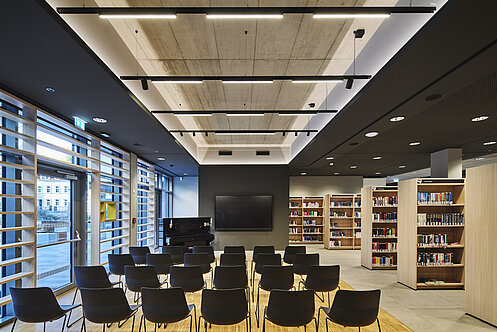 Gotthold-Ephraim-Lessing-Gymnasium Kamenz mit Neubau Stadtbibliothek (Foto: © Robert Gommlich / pdw. Architekten Ingenieure GmbH)