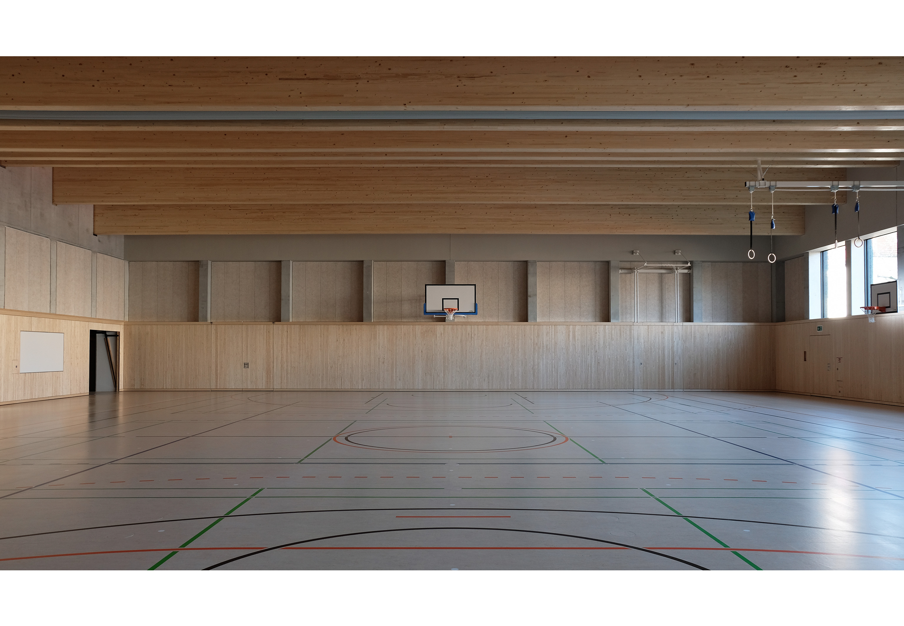 Zweifeldsporthalle “An den Platanen“ Dresden-Striesen (Foto: © Peter Jährig)