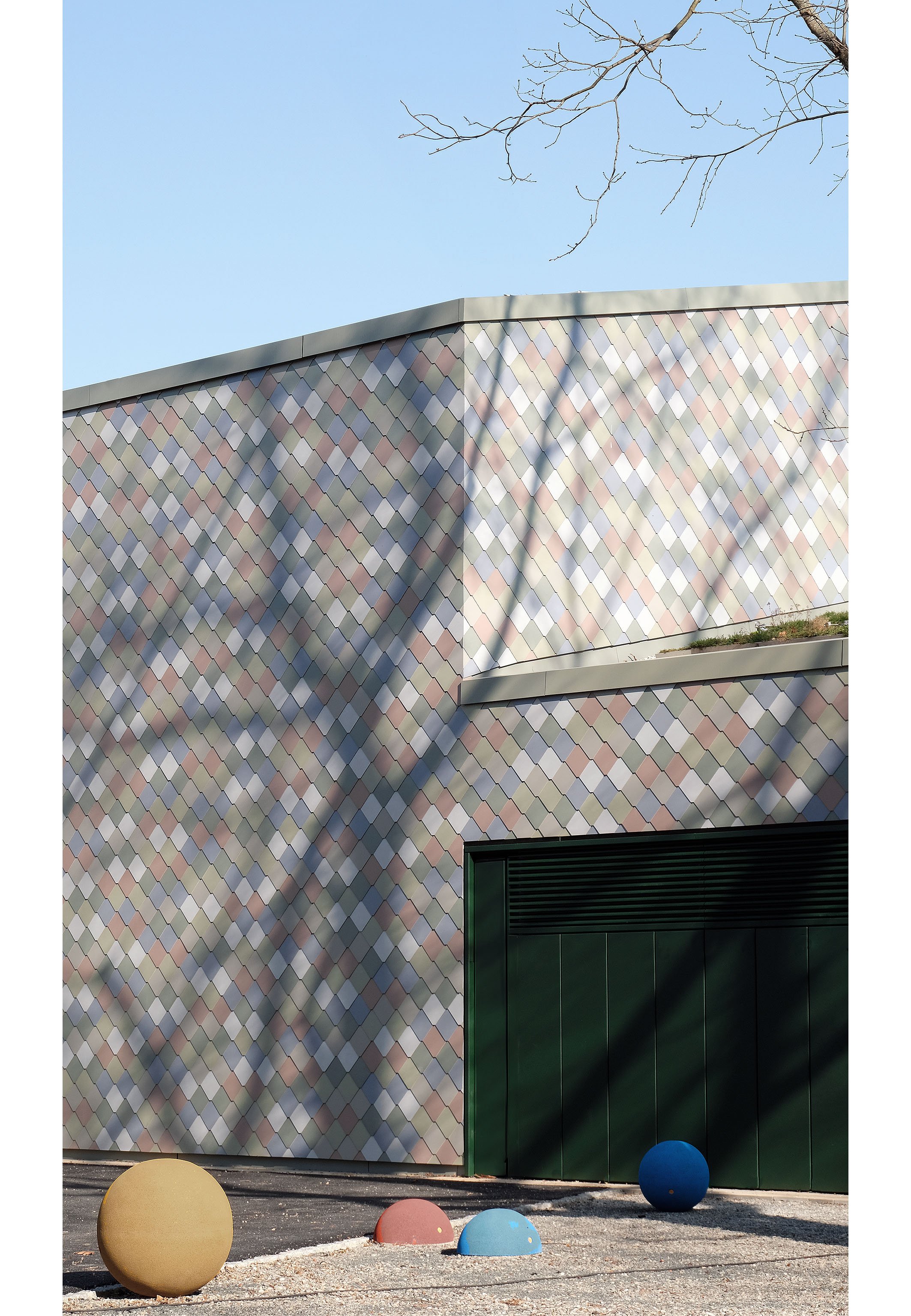 Zweifeldsporthalle “An den Platanen“ Dresden-Striesen (Foto: © Peter Jährig)