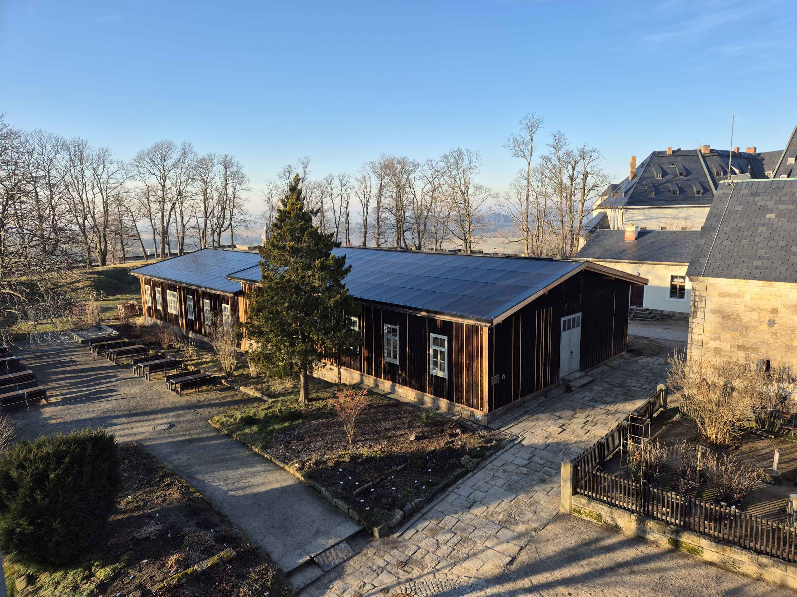 Mannschaftsbaracke Festung Königstein – Pilotprojekt mit PV-Anlage (Foto: © Kai-Uwe Beger, SIB)