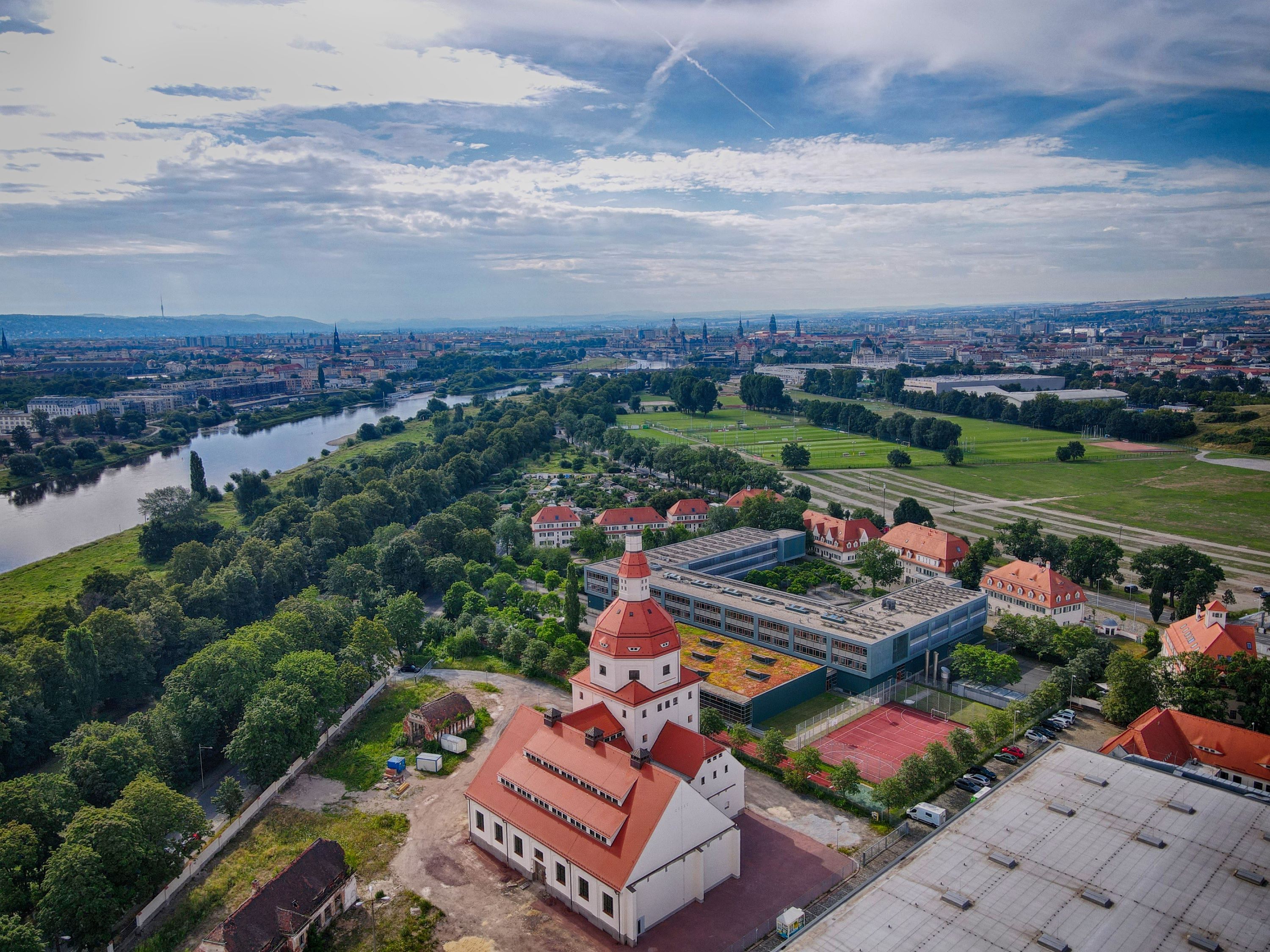 Zwischenzeit – Maschinenhalle am Erlweinturm im Messegelände Dresden (Foto: © Hertzschuch Bau-GmbH)