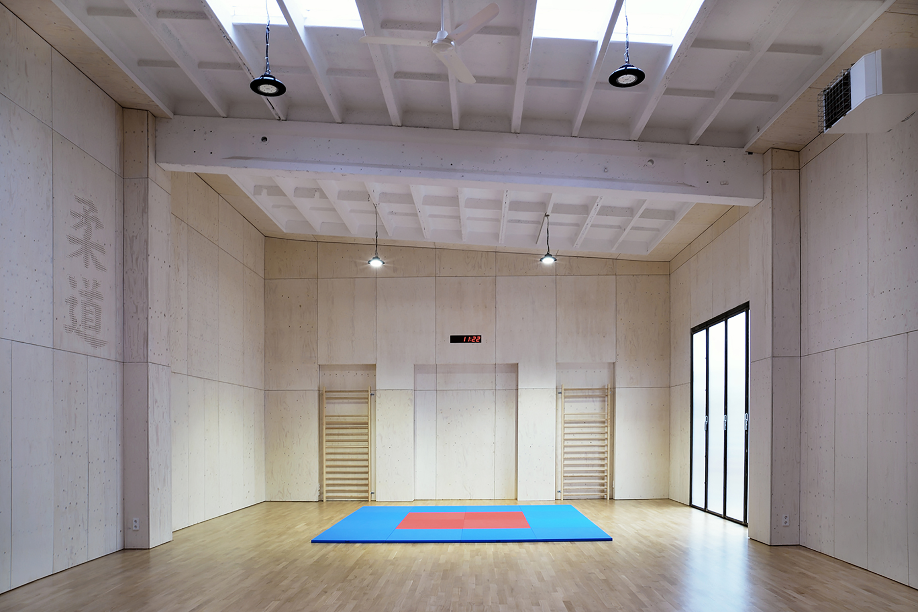 Judohalle Leipzig-Holzhausen – Umbau und Aufstockung eines DDR-Typenbaus (Foto: © Margret Hoppe)