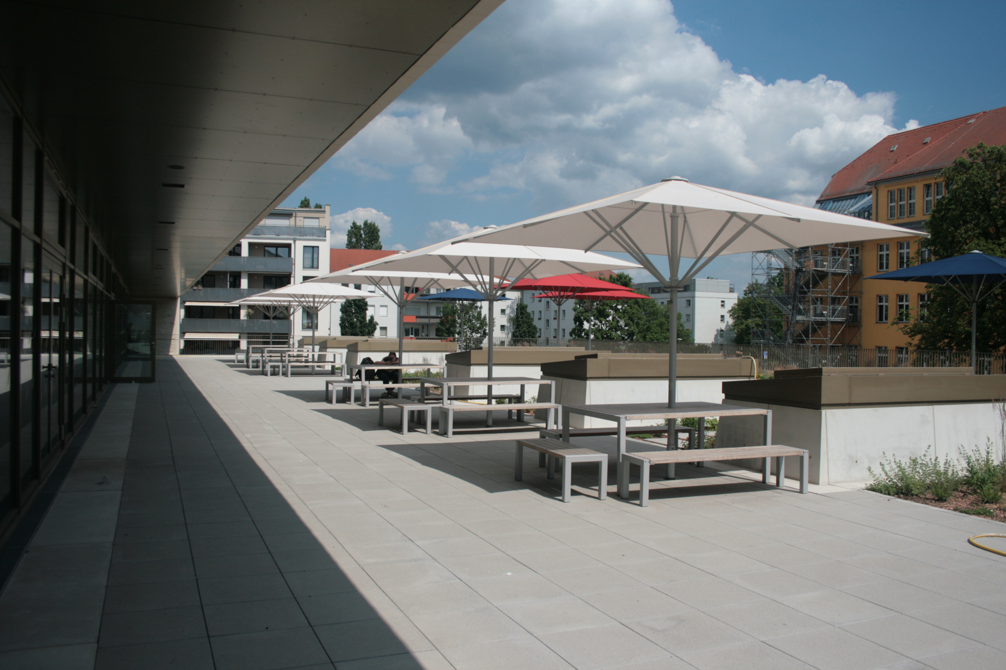 Beruflichen Schulzentrum für Wirtschaft Dresden „Prof. Dr. Zeigner“ – Freianlagen (Foto: © UKL Ulrich Krüger Landschaftsarchitekten)