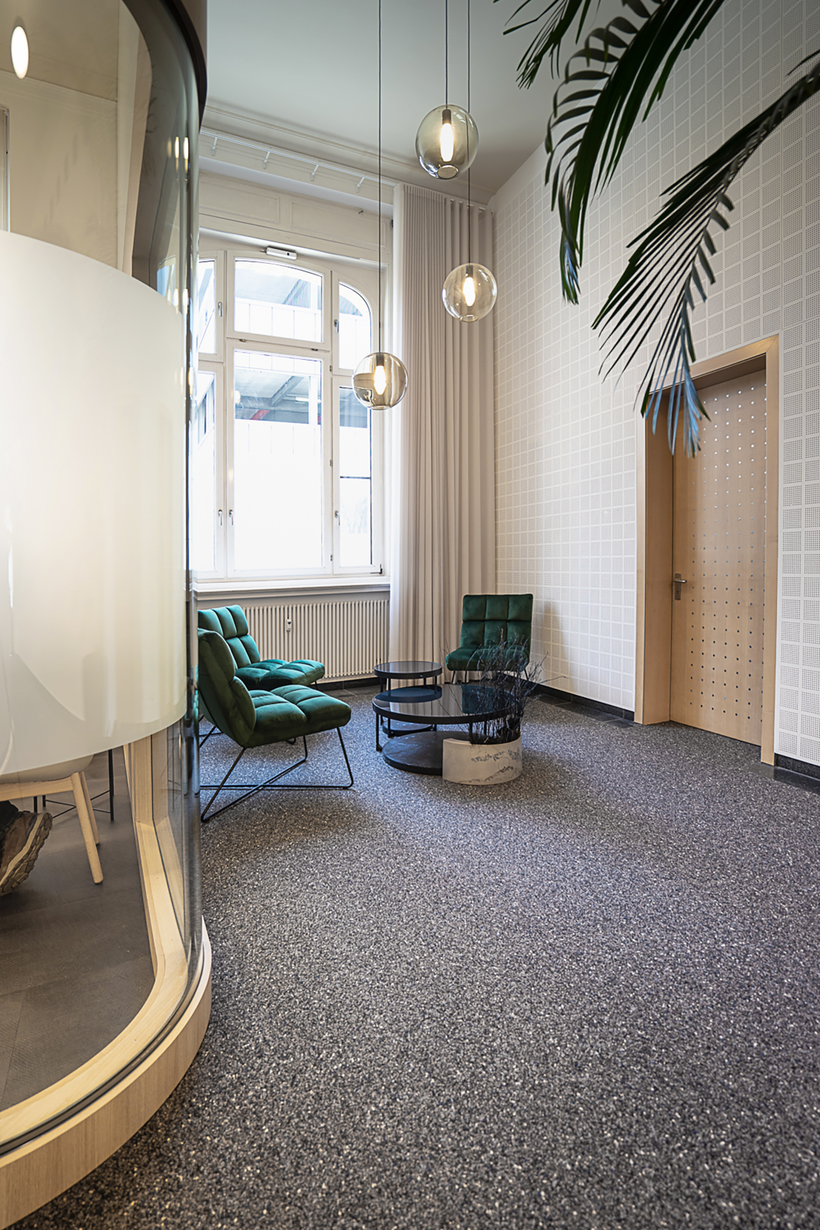 Kieferorthopädie in denkmalgeschützem Bankgebäude in Plauen (Foto: © Neumann Architekten)