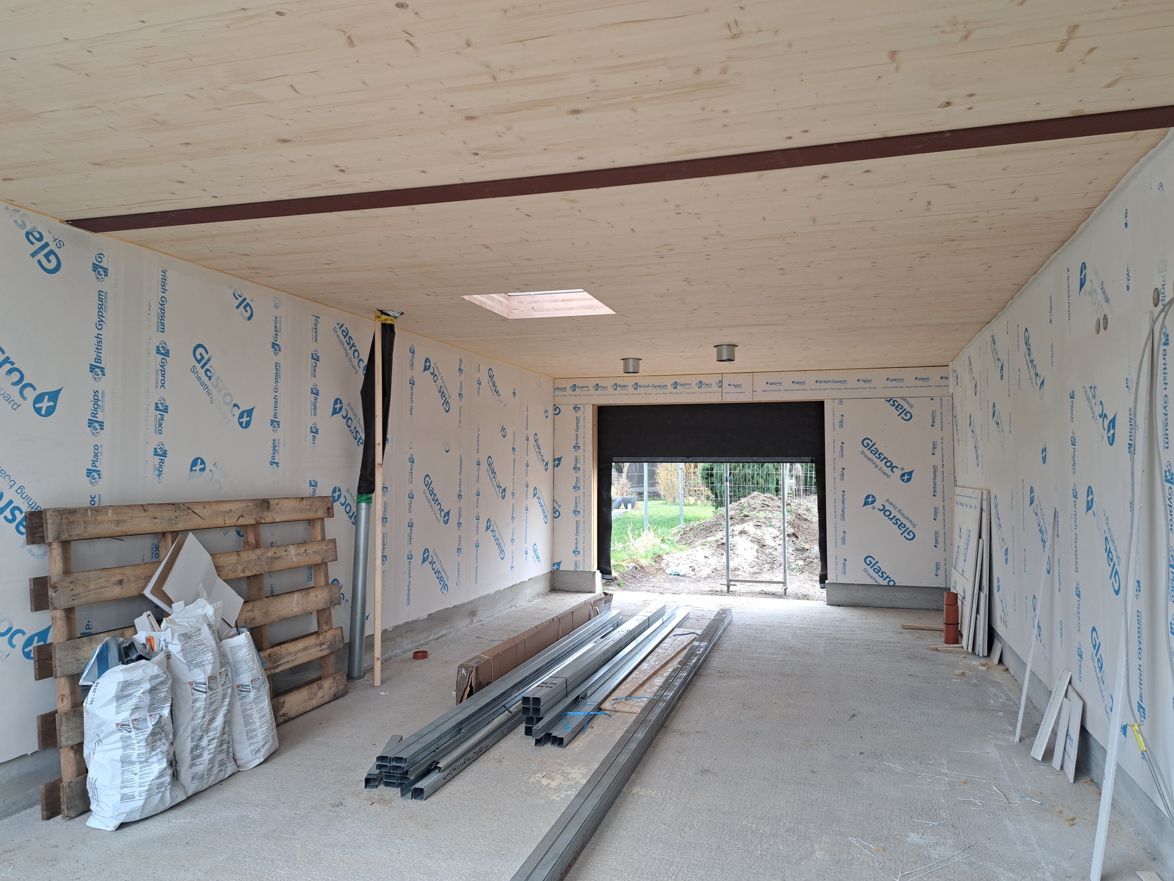 Doppelhaushälfte in Holz in Leipzig – Baustellenführung (Foto: © Unnewehr Packbauer Architekten)