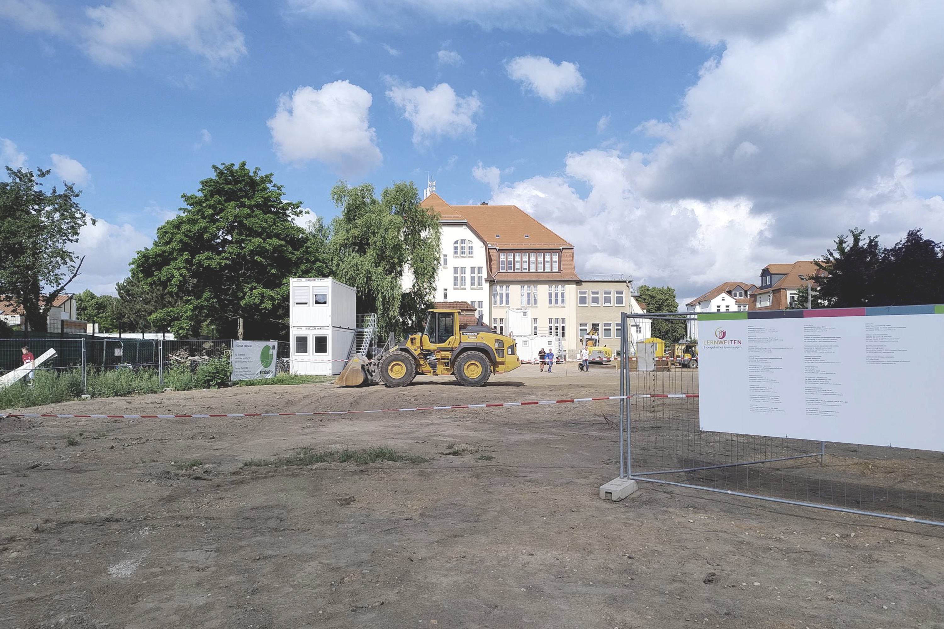 Gymnasium Lernwelten – Schulerweiterungsbau und Neubau Sporthalle (Foto: © Schoener und Panzer Architekten BDA) Gymnasium Lernwelten – Schulerweiterungsbau und Neubau Sporthalle (Foto: © Schoener und Panzer Architekten BDA)