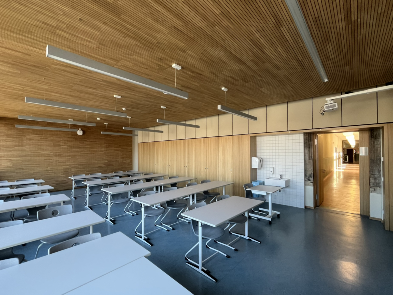 Karl-Schmidt-Rottluff-Gymnasium in Chemnitz – Erweiterungsbau (Foto: © kazwei architektur GmbH) Karl-Schmidt-Rottluff-Gymnasium in Chemnitz – Erweiterungsbau (Foto: © kazwei architektur GmbH)