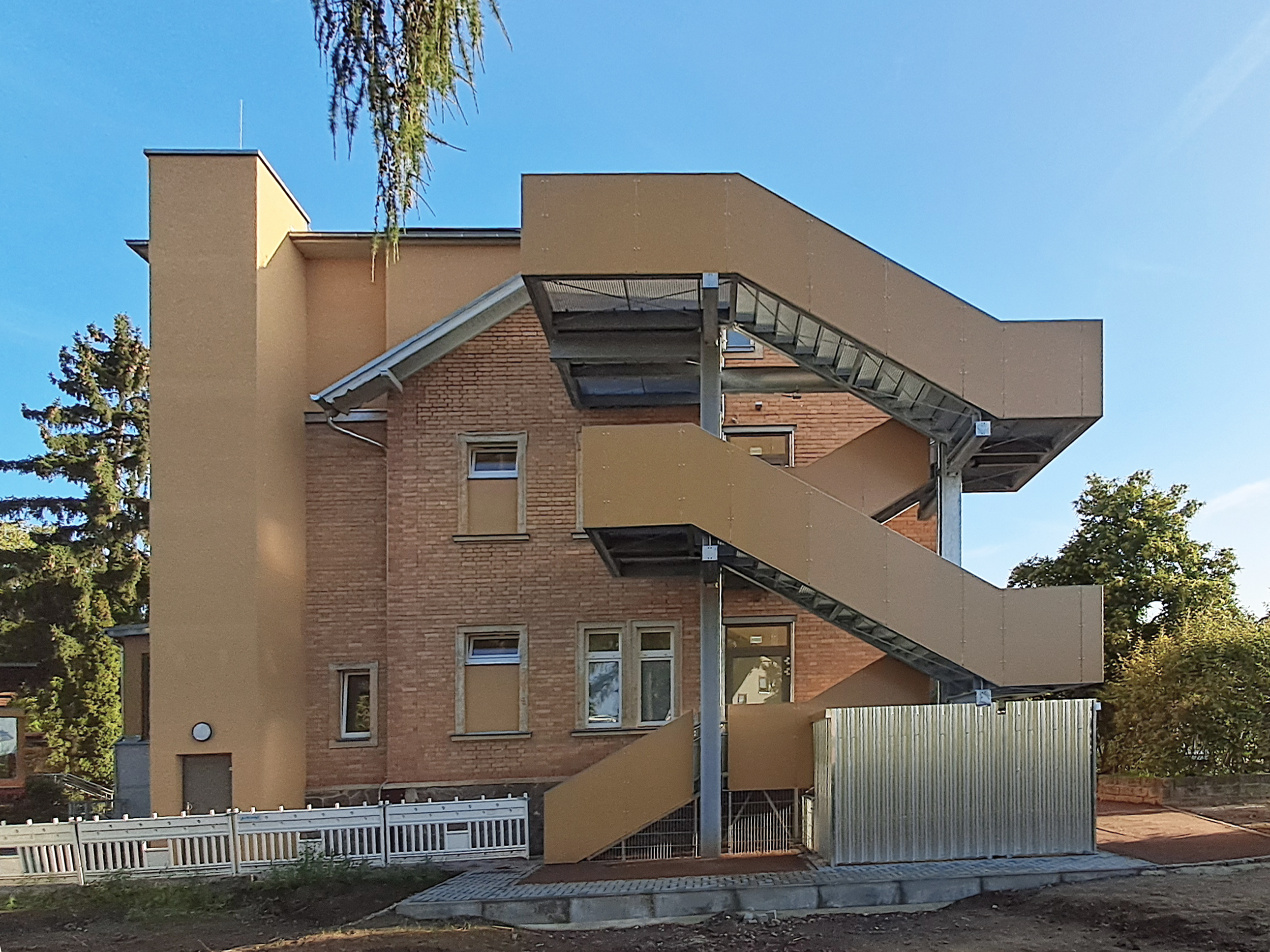 Kita Waldstraße in Radebeul – Nachhaltige Sanierung und Dachgeschossnutzung (Foto: © architektur4 . Thomas Grübling . Architekt)