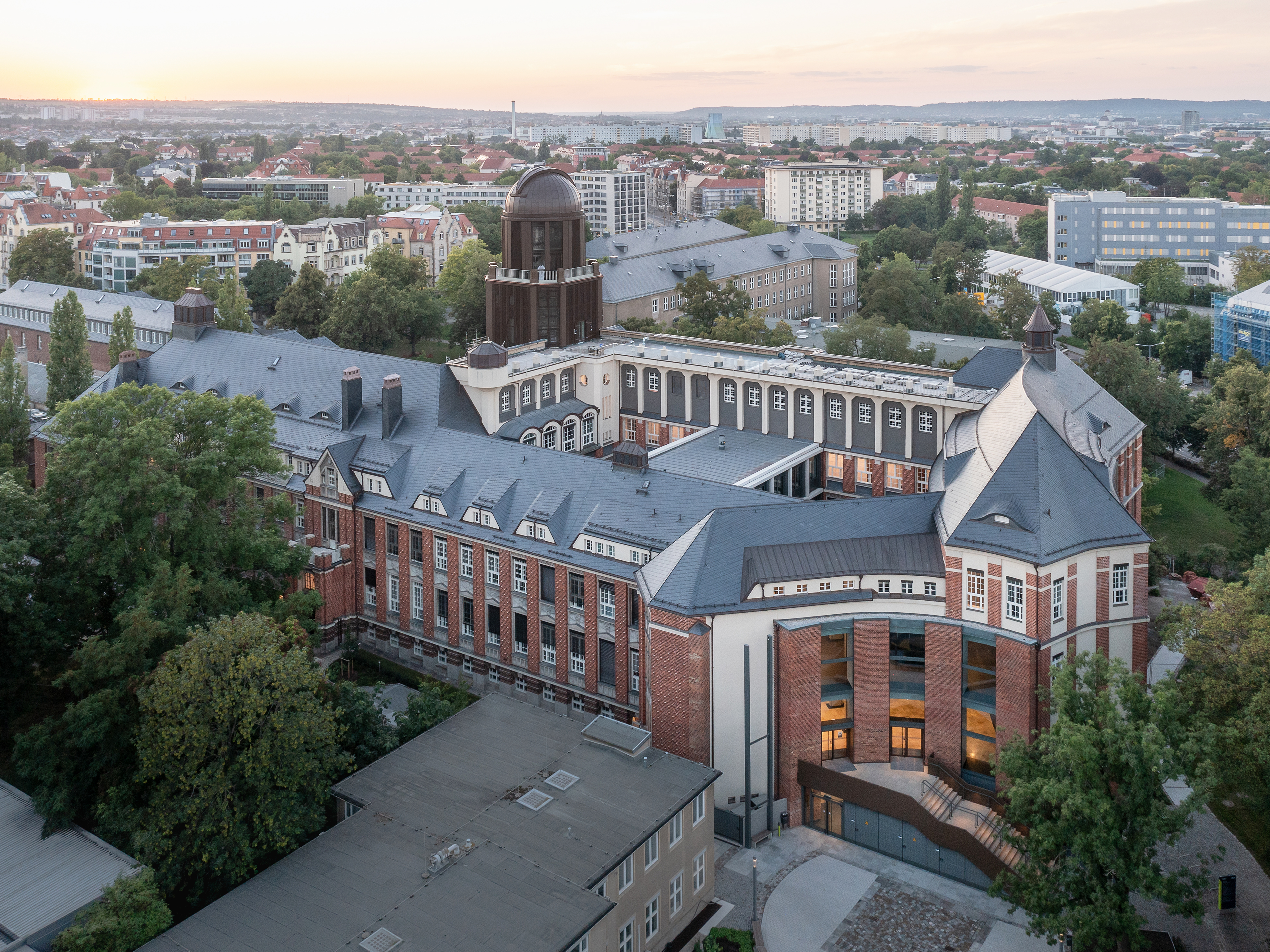 Beyer-Bau der TU Dresden – Sanierung und Wiederherstellung (Foto: © Till Schuster)
