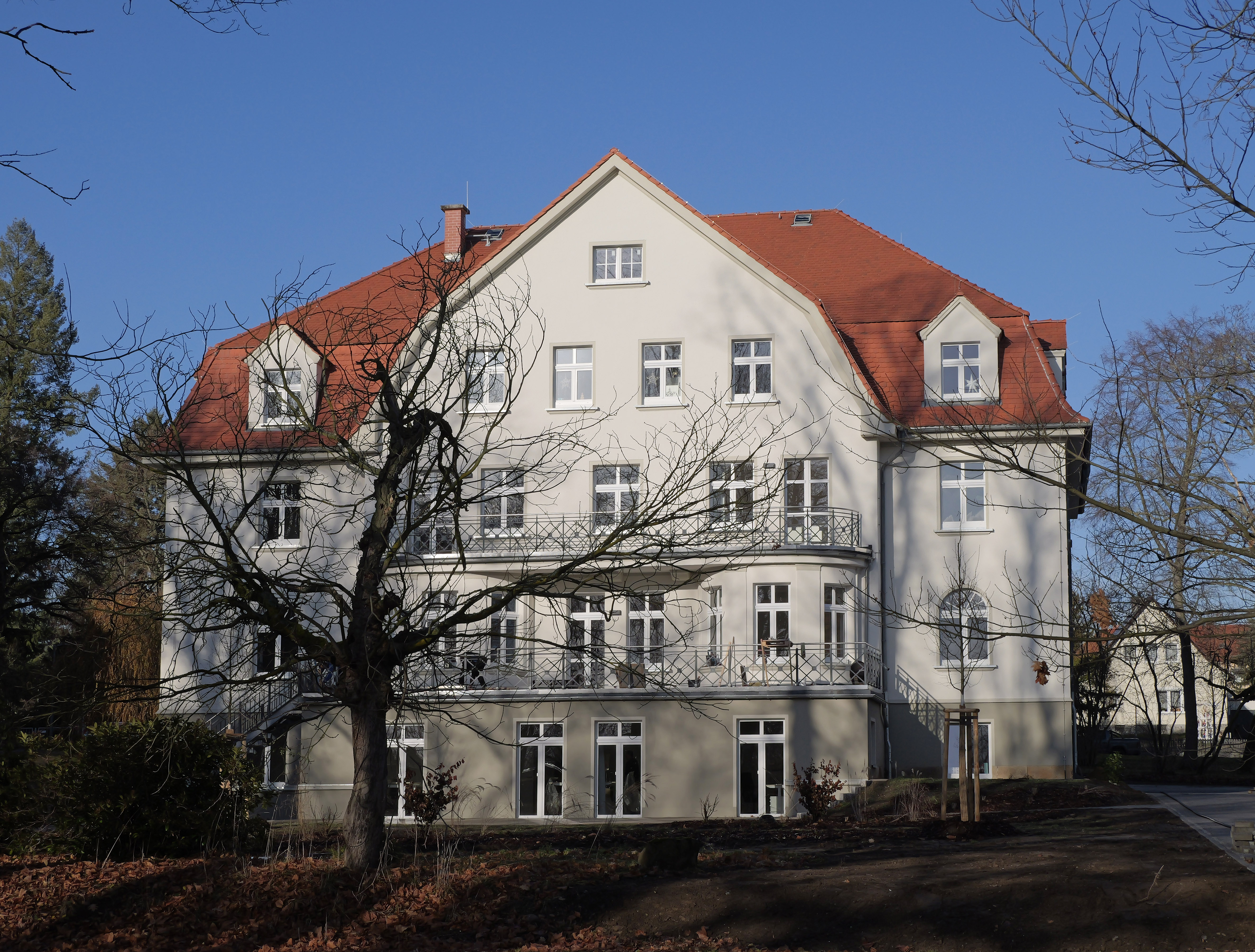 Denkmalgeschützte Internatsvilla in Bautzen – Umnutzung für Pflege, Betreuung und Wohnen (Foto: © Holger Hinz) Denkmalgeschützte Internatsvilla in Bautzen – Umnutzung für Pflege, Betreuung und Wohnen (Foto: © Holger Hinz)