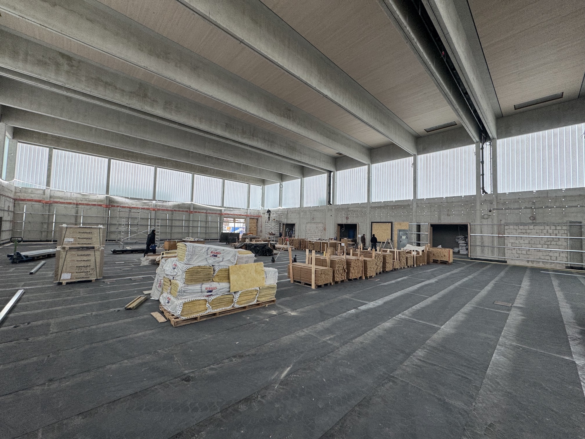 Grundschule Tauchaer Straße mit Dreifeldsporthalle und Hort – Neubau (Foto: © KHM architekten und partner ) Grundschule Tauchaer Straße mit Dreifeldsporthalle und Hort – Neubau (Foto: © KHM architekten und partner )