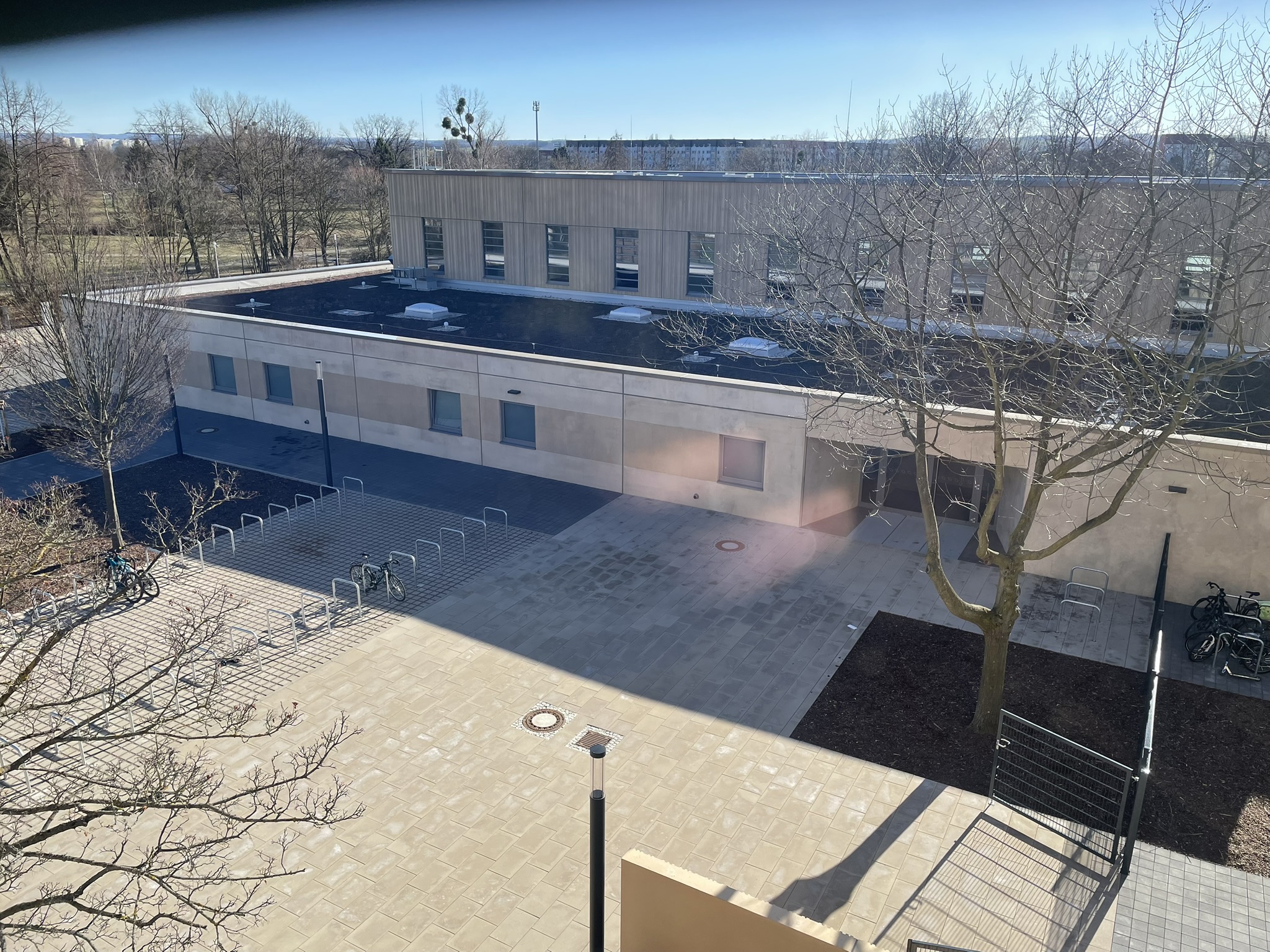 Gymnasium und Dreifeldsporthalle mit Freianlagen Freie Evangelische Schule (FES) Dresden – Neubau (Foto: © Falk Schubert)