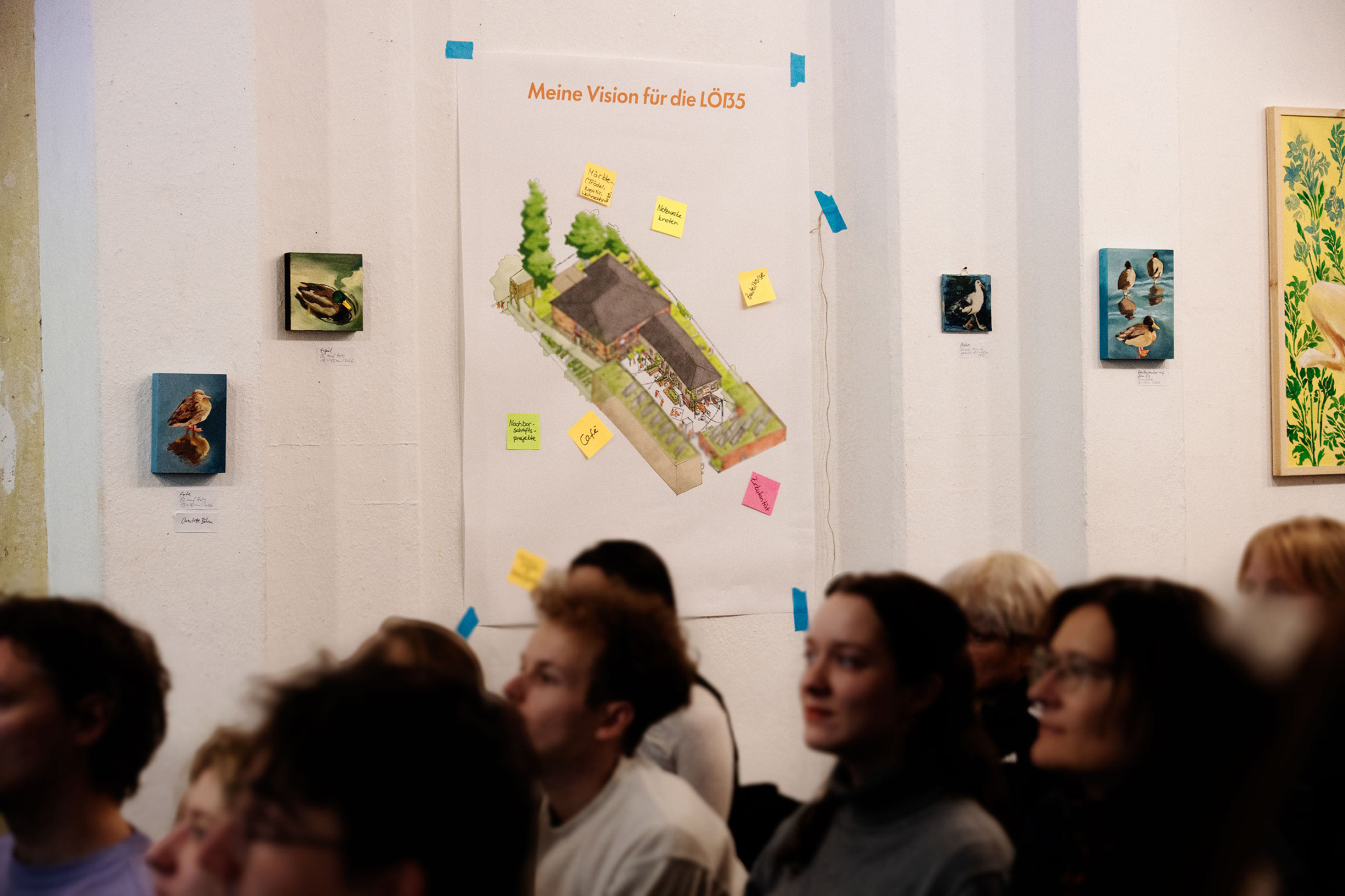 Blick über den Zaun der LÖß5 – Zirkuläre Visionen für kreative Köpfe (Foto: © David Campesino) Blick über den Zaun der LÖß5 – Zirkuläre Visionen für kreative Köpfe (Foto: © David Campesino)