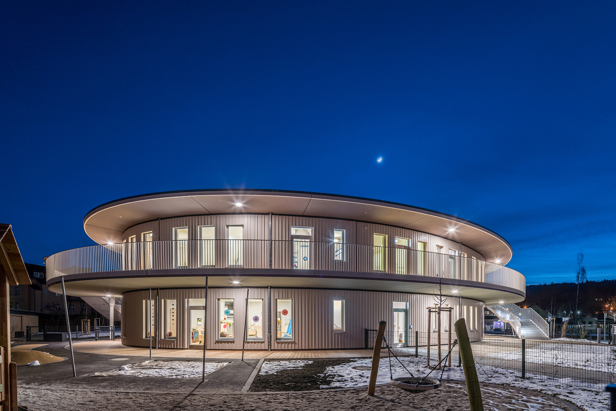 Holz-/Hybrid Kita in Rodewisch – Neubau (Foto: © SteffenSpüitzner) Holz-/Hybrid Kita in Rodewisch – Neubau (Foto: © SteffenSpüitzner)