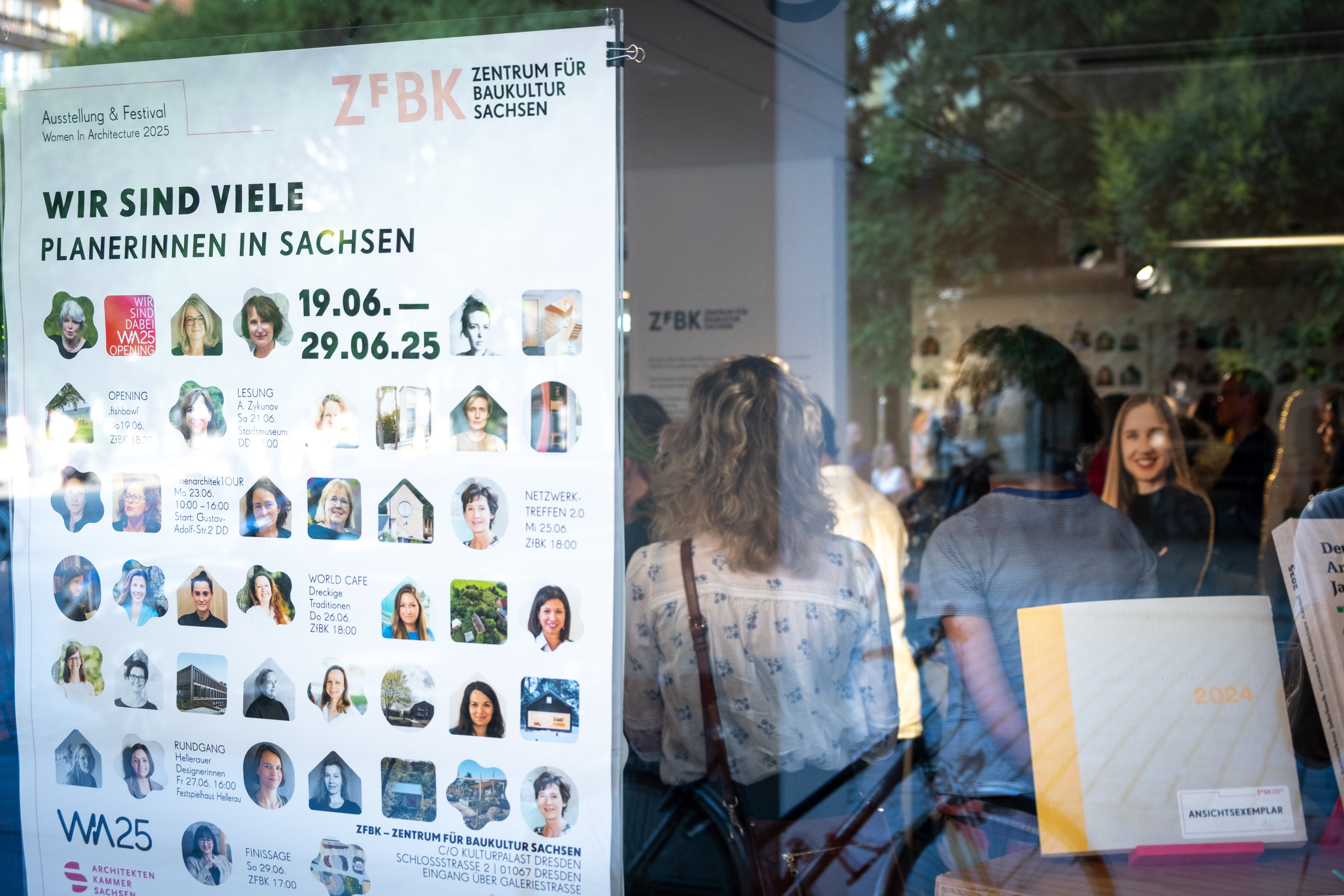 WIA Ausstellung WIR SIND VIELE! – Planerinnen in Sachsen (Foto: © ZfBK)