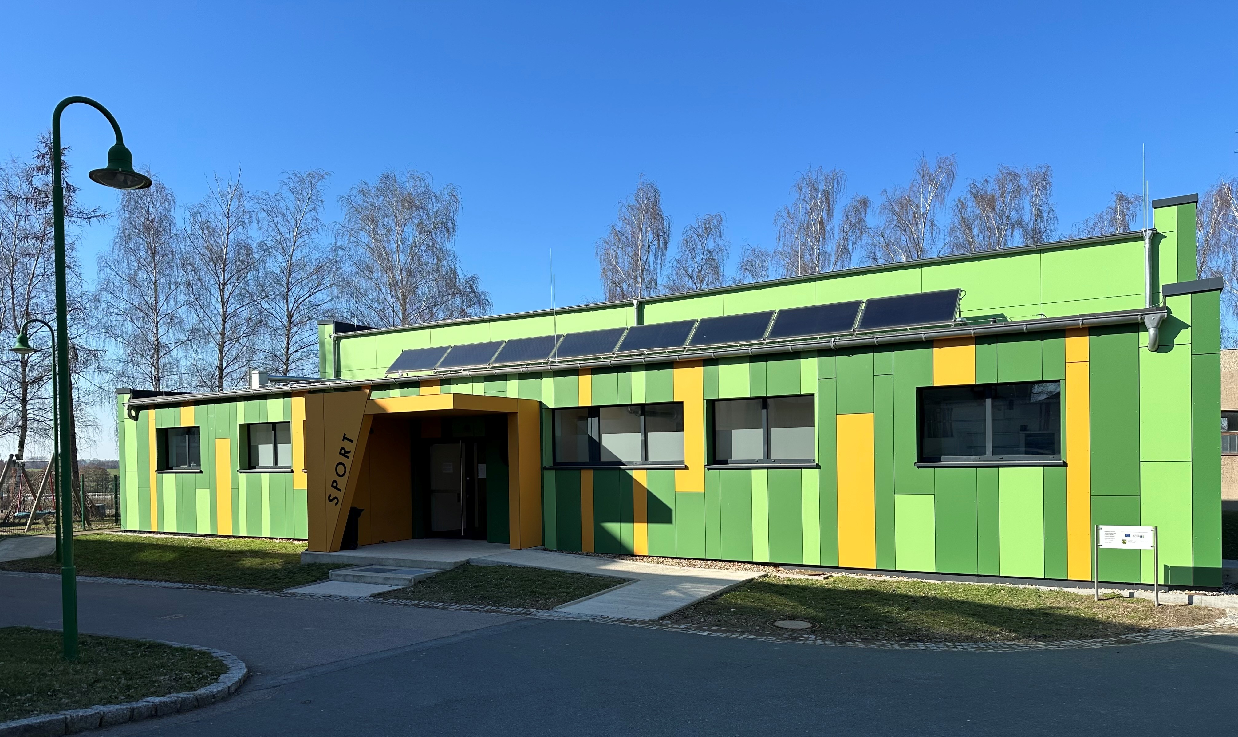 Schulsporthalle Käbschütztal – Energetische Sanierung (Foto: © grahl architektur - kerstin grahl) Schulsporthalle Käbschütztal – Energetische Sanierung (Foto: © grahl architektur - kerstin grahl)