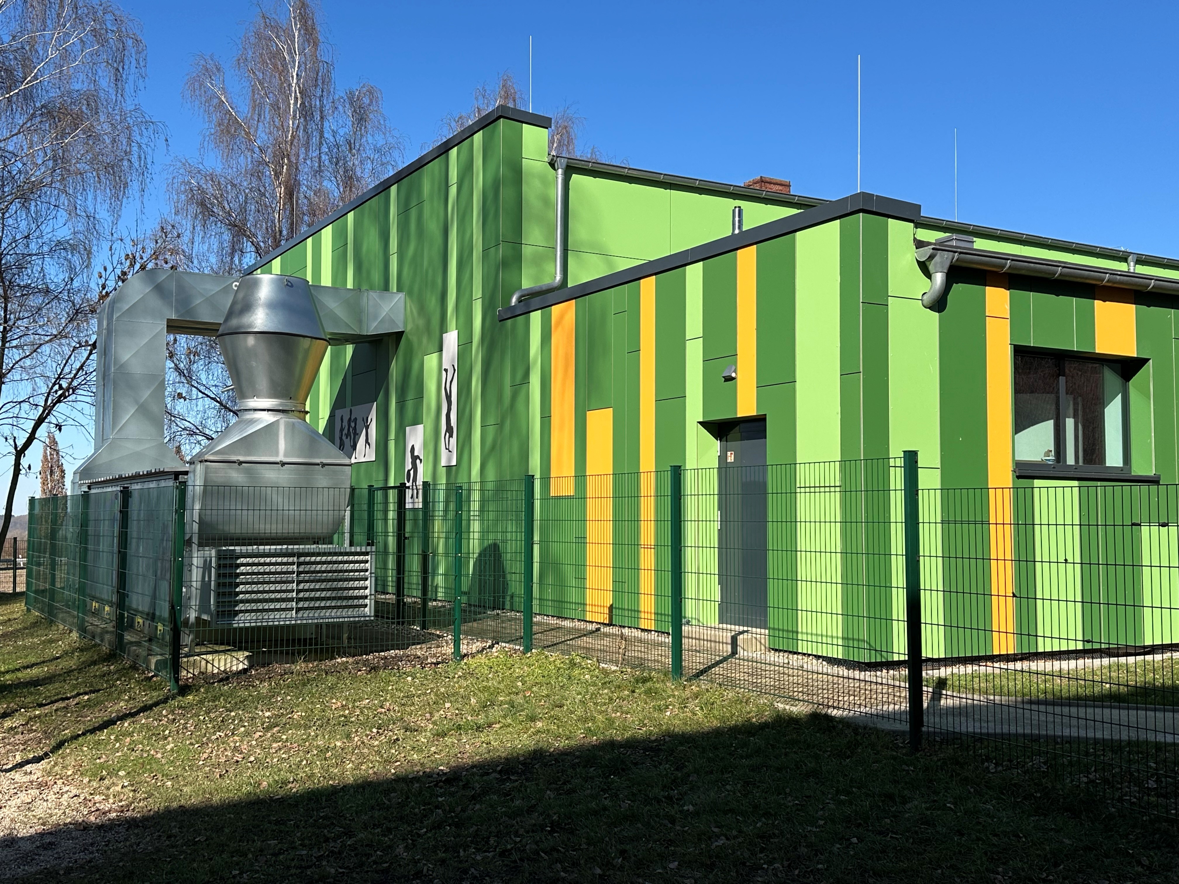 Schulsporthalle Käbschütztal – Energetische Sanierung (Foto: © grahl architektur - kerstin grahl) Schulsporthalle Käbschütztal – Energetische Sanierung (Foto: © grahl architektur - kerstin grahl)