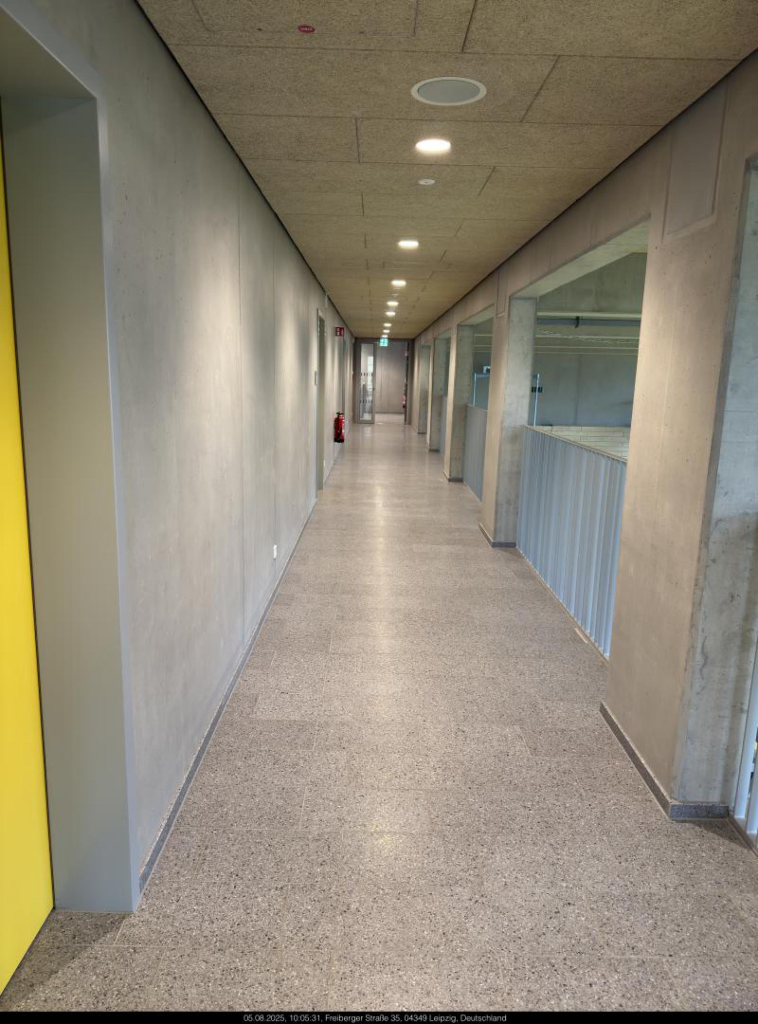 Zweifeldsporthalle Lidicestraße in Leipzig (Foto: © LESG mbH, Gang 1. Obergeschoss)