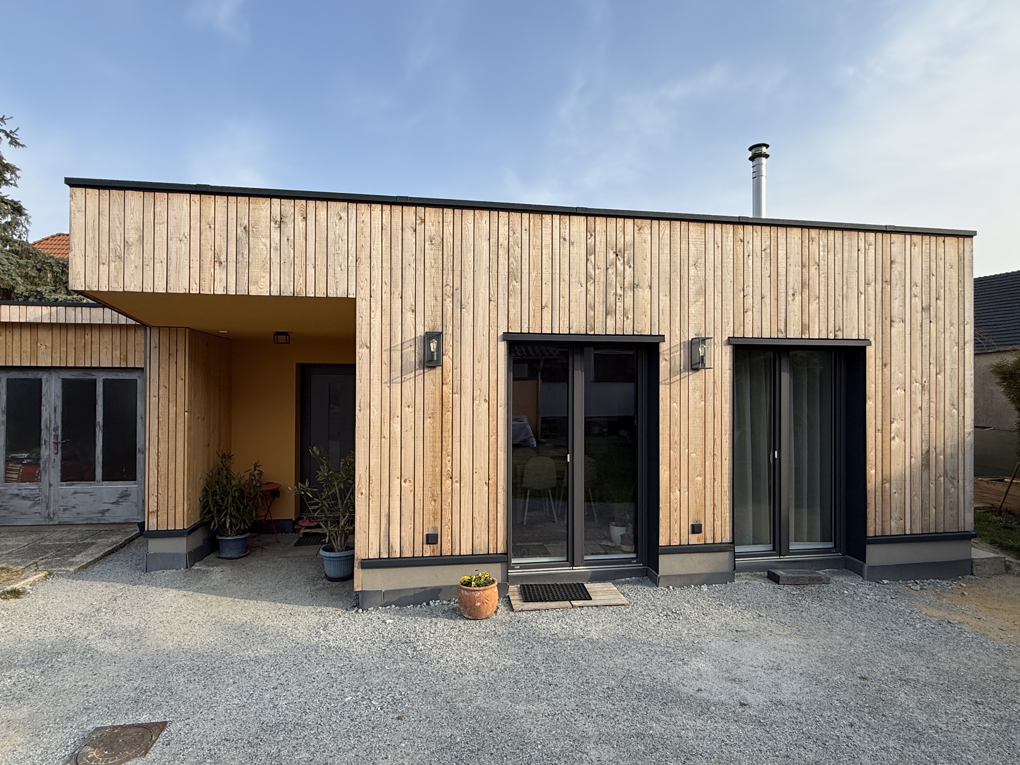 Ausgedinge neu gedacht – Kleines Holzhaus für Wohnen (Foto: © Axel Jäkel)