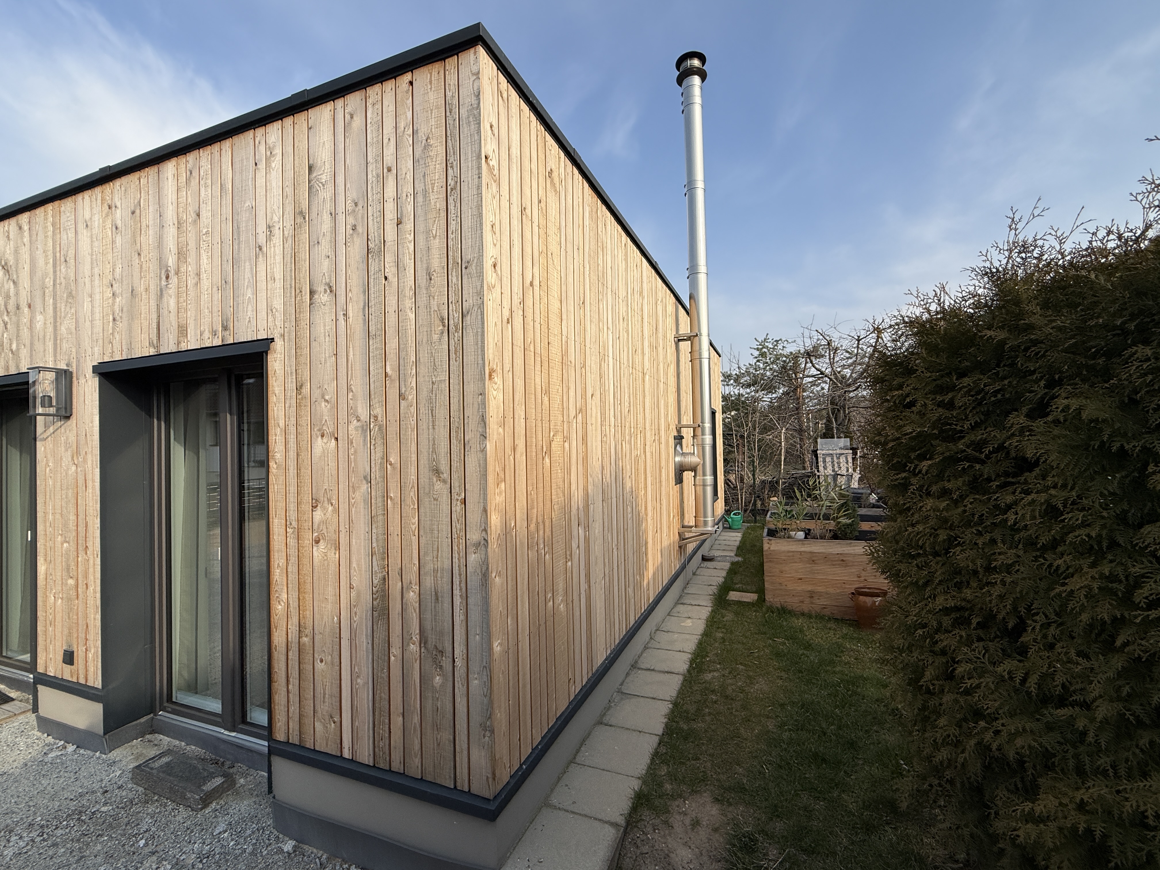 Ausgedinge neu gedacht – Kleines Holzhaus für Wohnen (Foto: © Axel Jäkel)