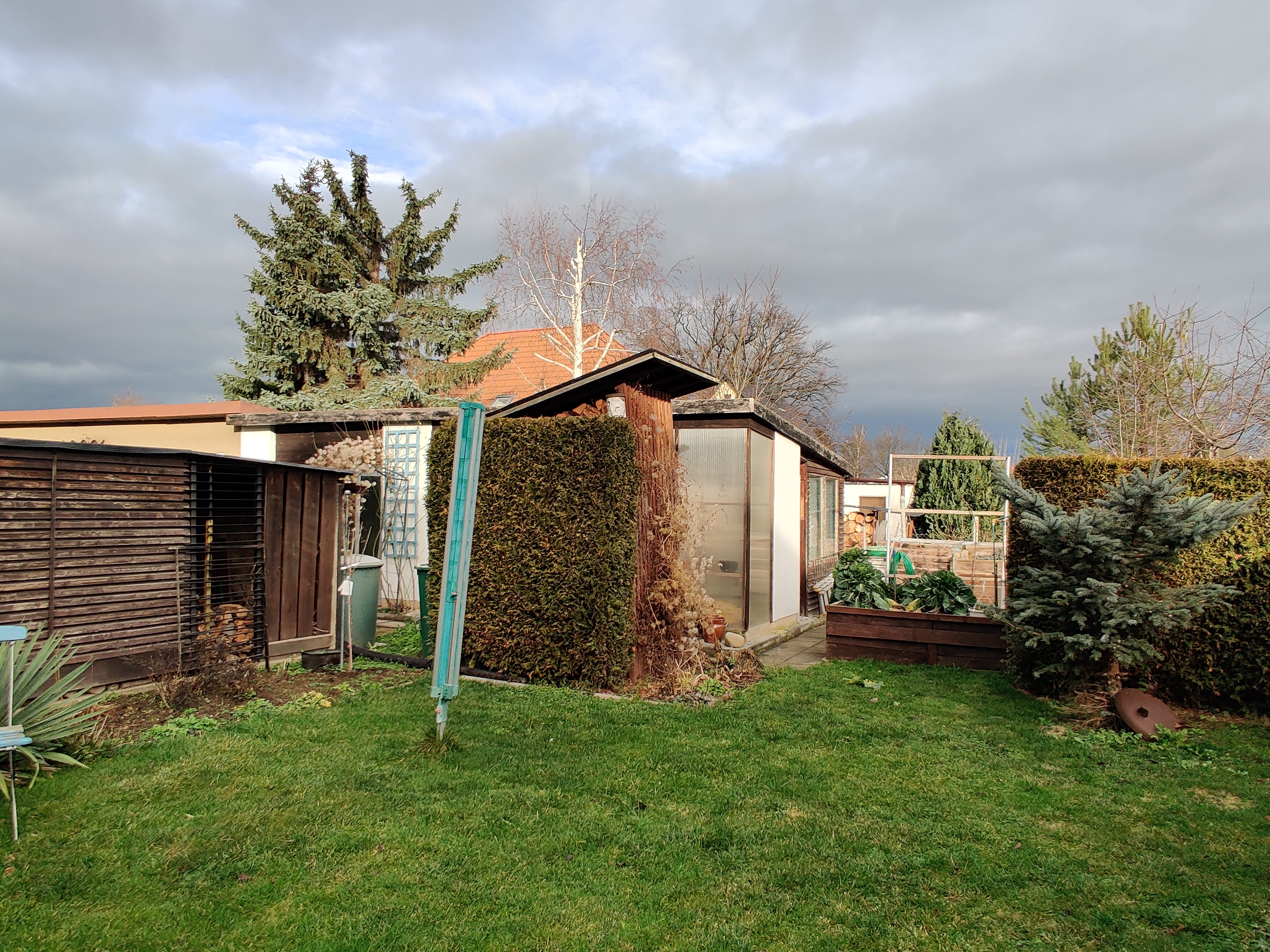 Ausgedinge neu gedacht – Kleines Holzhaus für Wohnen (Foto: © Axel Jäkel) Ausgedinge neu gedacht – Kleines Holzhaus für Wohnen (Foto: © Axel Jäkel)